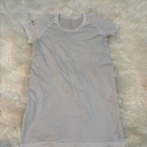 Lululemon Swifty tech white short sleeve shirt size 6 Edmonton 10k